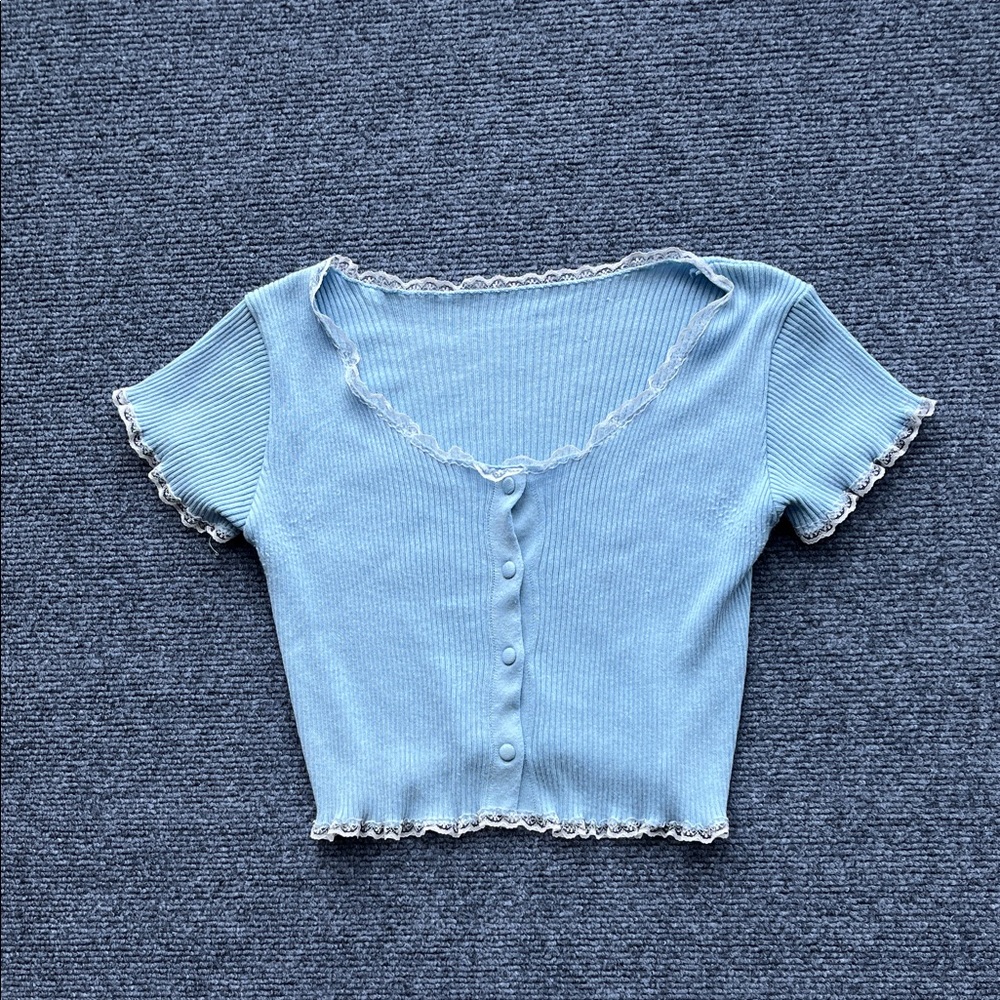 Cropped Ribbed Button-Front Top in Light Blue